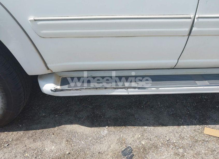 Photo 13 of 2002 Toyota Sequoia LIMITED V8 (VIN 5TDZT38A72S113909)