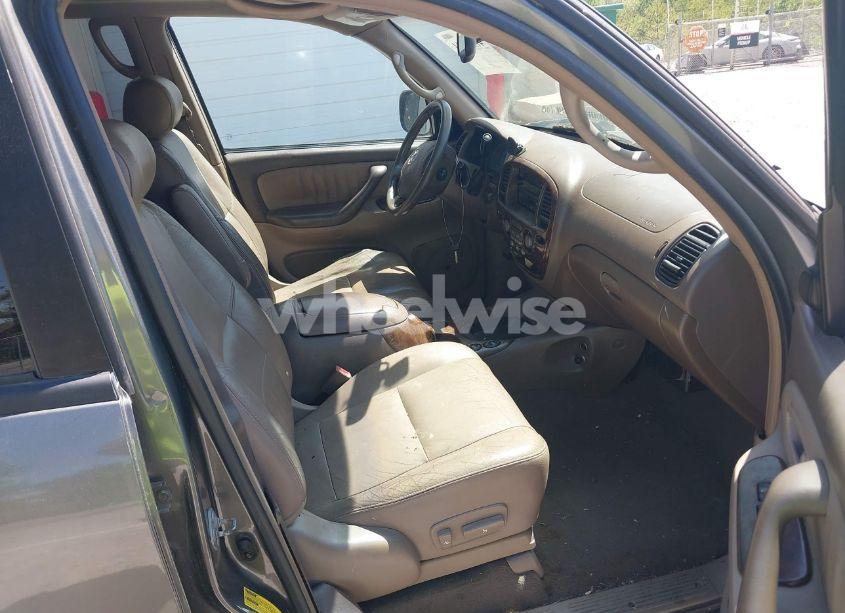 Photo 5 of 2004 Toyota Sequoia LIMITED V8 (VIN 5TDZT38A74S232806)