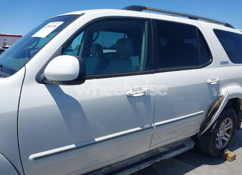 Photo 15 of 2005 Toyota Sequoia LIMITED V8 (VIN 5TDZT38A85S243394)