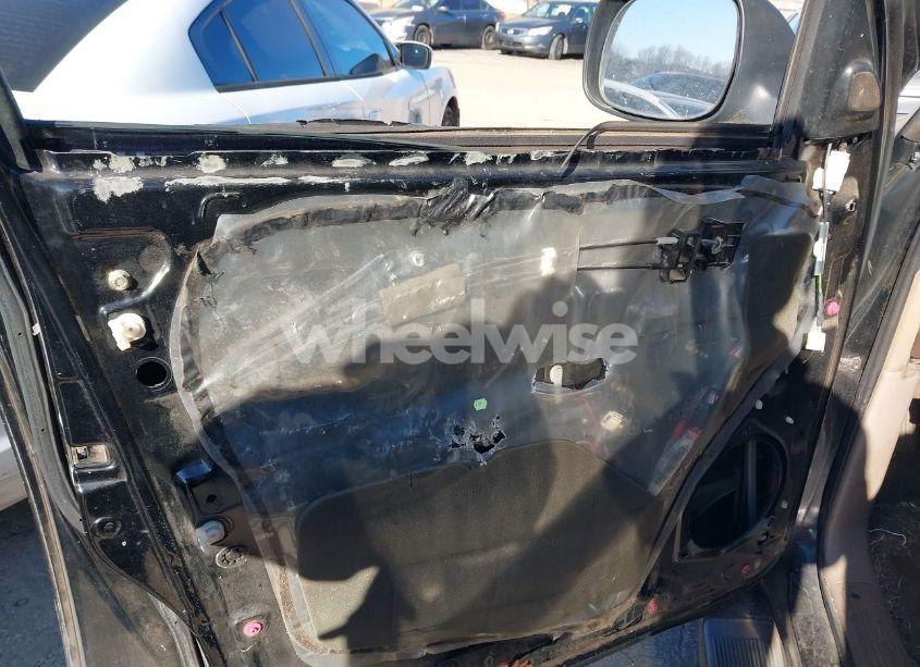 Photo 13 of 2003 Toyota Sequoia LIMITED V8 (VIN 5TDZT38AX3S186595)