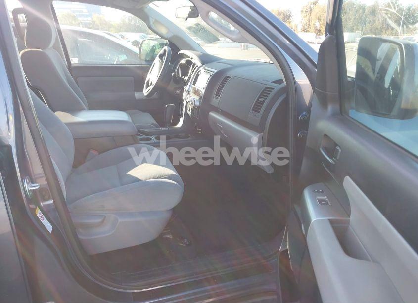 Photo 5 of 2018 Toyota Sequoia SR5 (VIN 5TDZY5G11JS071489)