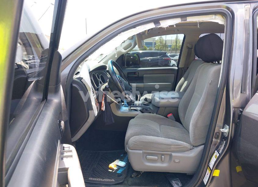 Photo 5 of 2016 Toyota Sequoia SR5 5.7L V8 (VIN 5TDZY5G12GS063829)