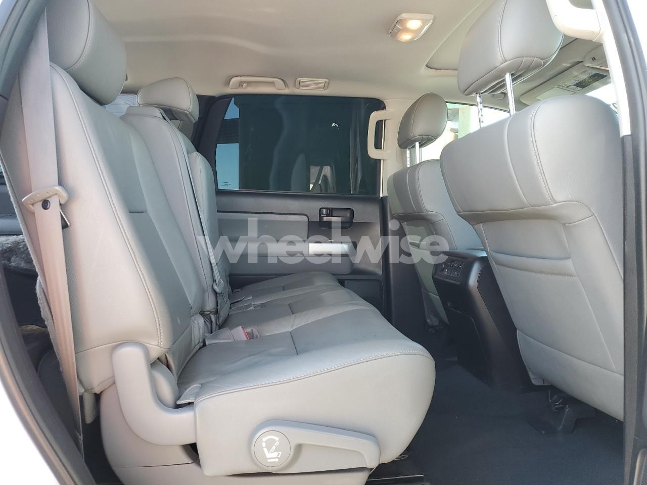 Photo 11 of 2019 TOYOTA SEQUOIA SR5 (VIN 5TDZY5G13KS072712)
