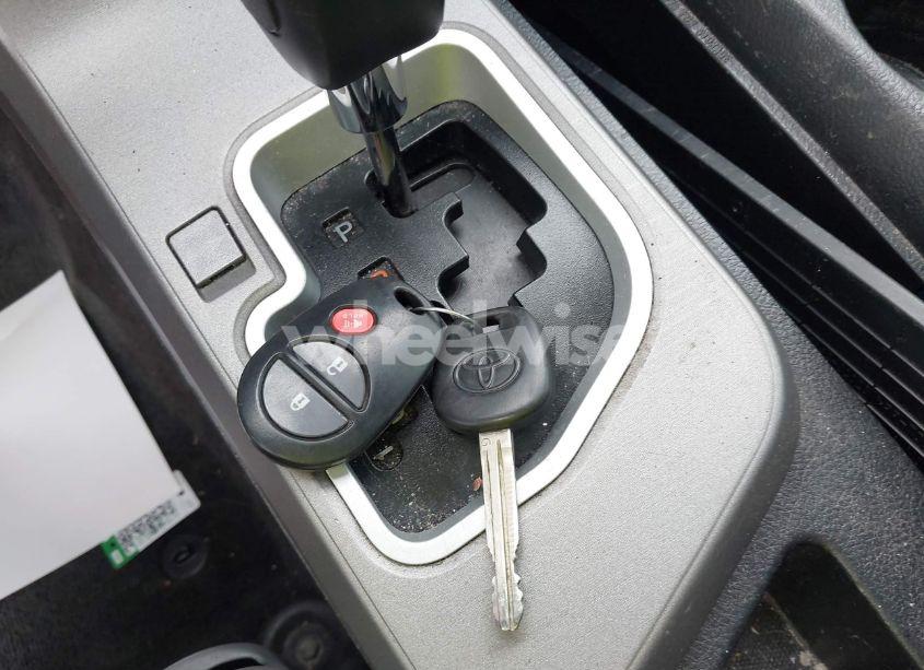 Photo 11 of 2013 Toyota Sequoia SR5 5.7L V8 (VIN 5TDZY5G19DS044397)