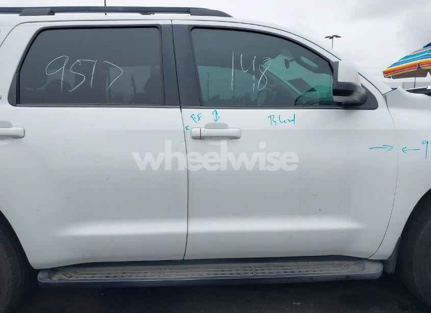 Photo 14 of 2013 Toyota Sequoia SR5 5.7L V8 (VIN 5TDZY5G19DS044397)