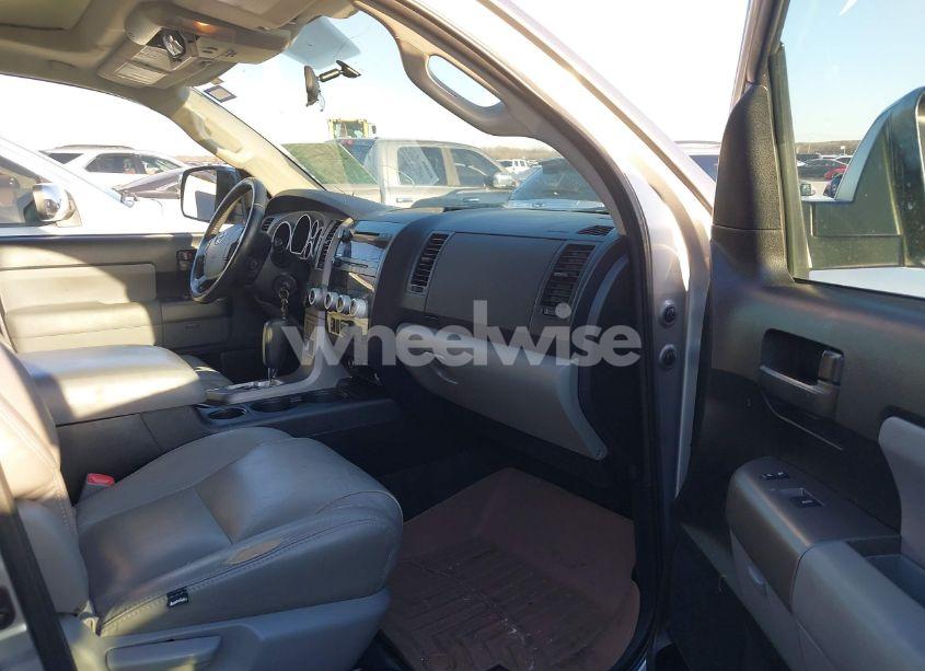 Photo 5 of 2013 Toyota Sequoia SR5 5.7L V8 (VIN 5TDZY5G19DS044917)