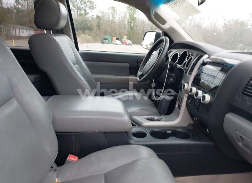 Photo 5 of 2008 Toyota Sequoia SR5 5.7L V8 (VIN 5TDZY64A68S009512)