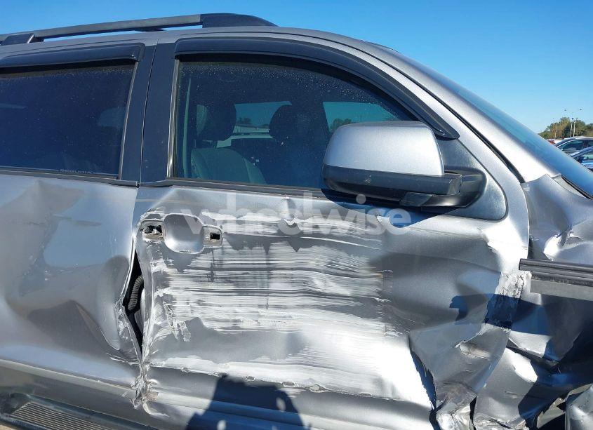 Photo 13 of 2008 Toyota Sequoia SR5 5.7L V8 (VIN 5TDZY64AX8S007116)