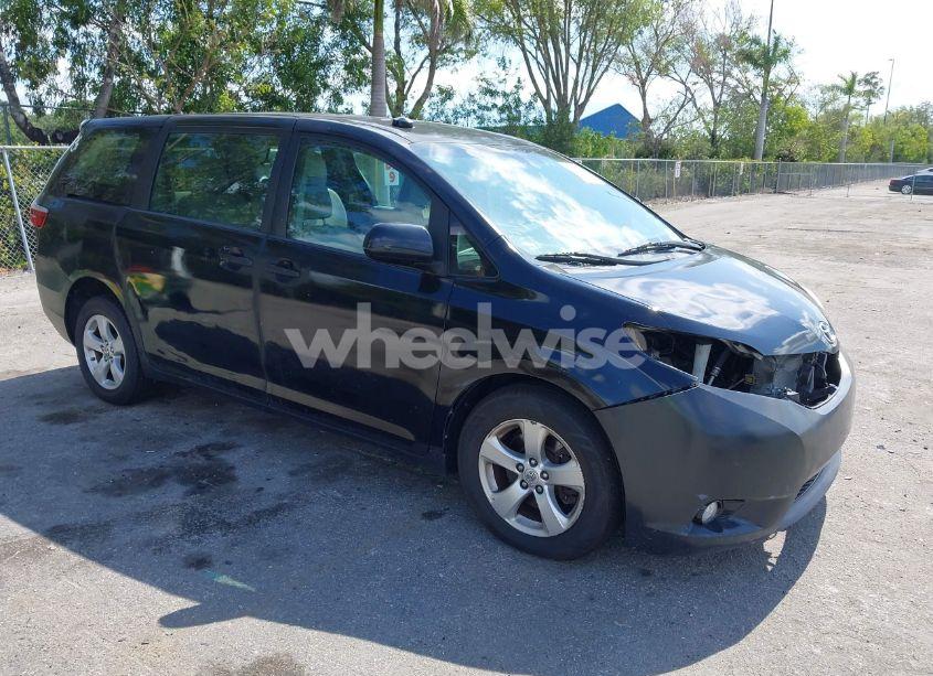 2017 Toyota Sienna L 7 PASSENGER (VIN 5TDZZ3DC0HS860346) main photo