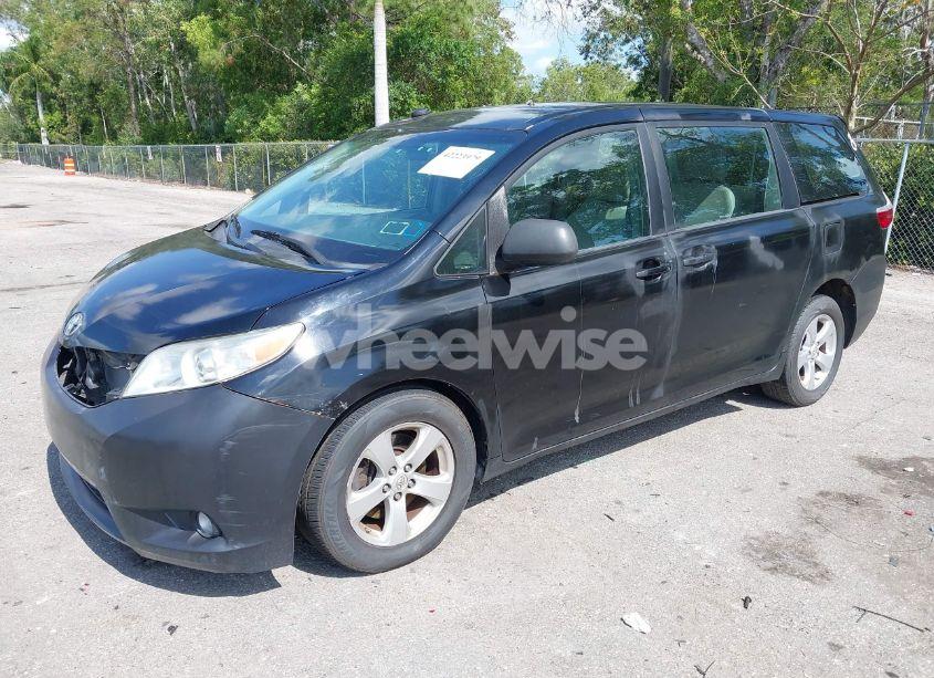 Photo 2 of 2017 Toyota Sienna L 7 PASSENGER (VIN 5TDZZ3DC0HS860346)