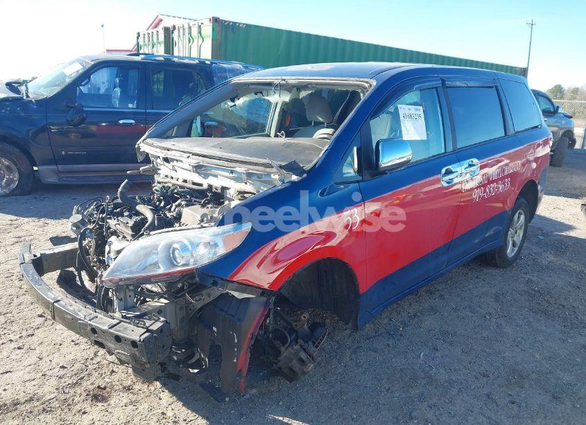 Photo 2 of 2019 Toyota Sienna L 7 PASSENGER (VIN 5TDZZ3DC0KS987590)