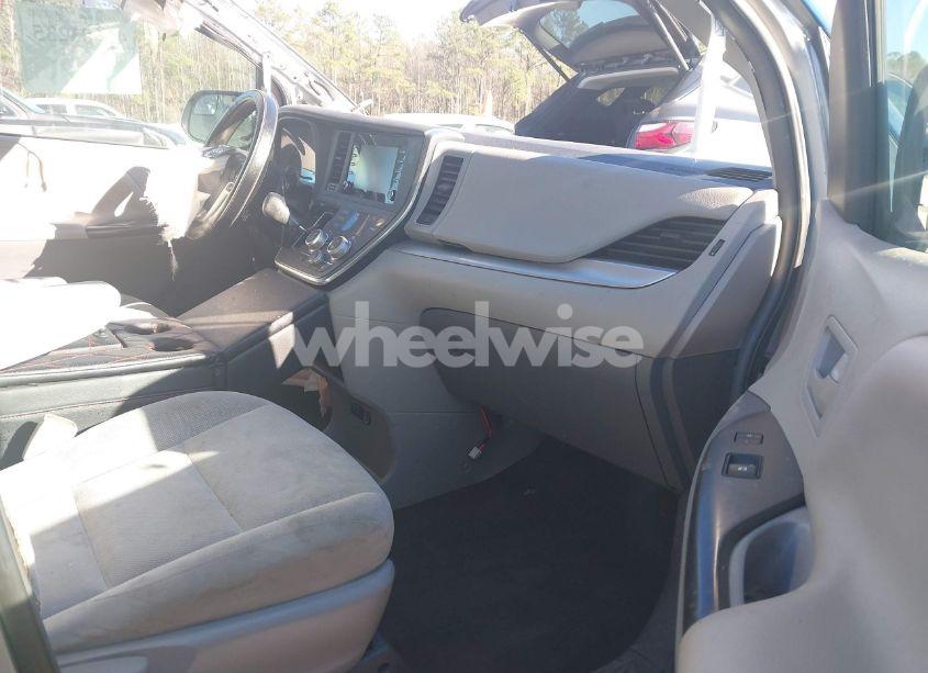 Photo 5 of 2019 Toyota Sienna L 7 PASSENGER (VIN 5TDZZ3DC0KS987590)