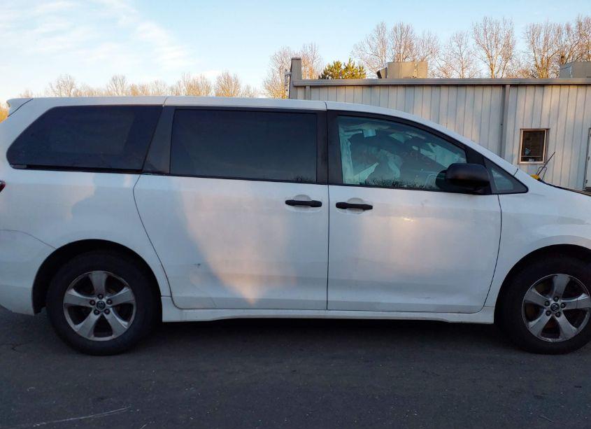 Photo 14 of 2020 Toyota Sienna L (VIN 5TDZZ3DC0LS033262)