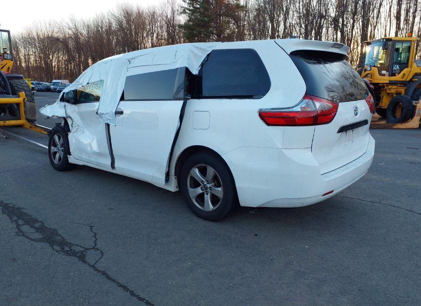 Photo 3 of 2020 Toyota Sienna L (VIN 5TDZZ3DC0LS033262)