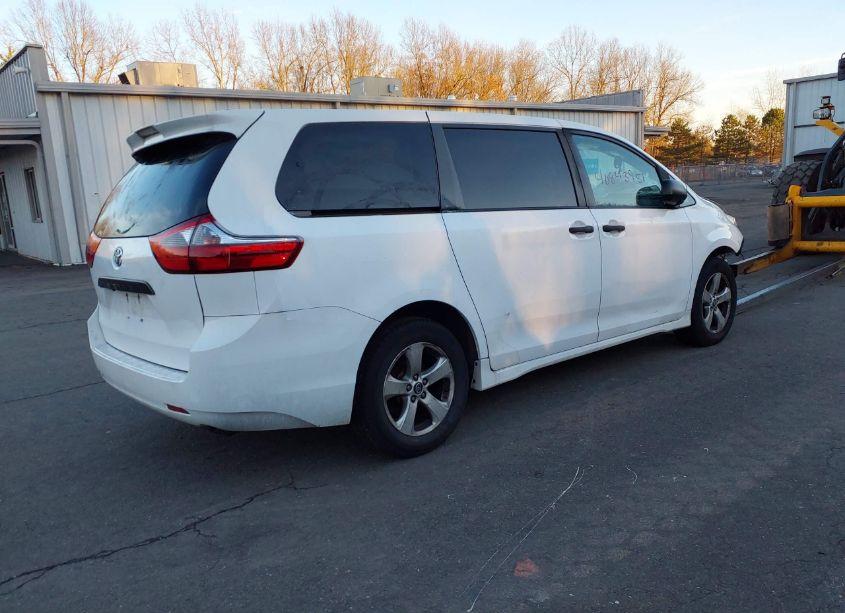 Photo 4 of 2020 Toyota Sienna L (VIN 5TDZZ3DC0LS033262)