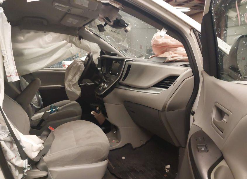 Photo 5 of 2020 Toyota Sienna L (VIN 5TDZZ3DC0LS033262)