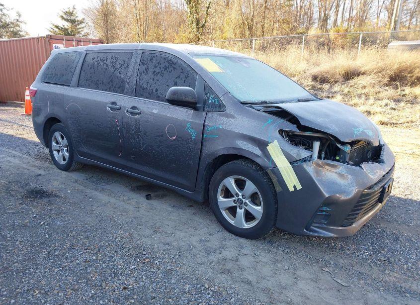 2018 Toyota Sienna L 7 PASSENGER (VIN 5TDZZ3DC1JS952314) main photo