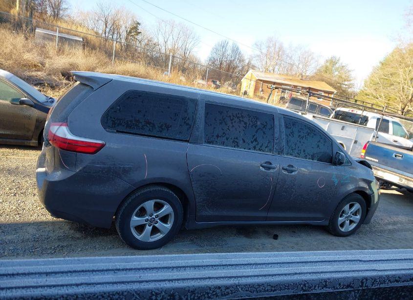 Photo 13 of 2018 Toyota Sienna L 7 PASSENGER (VIN 5TDZZ3DC1JS952314)