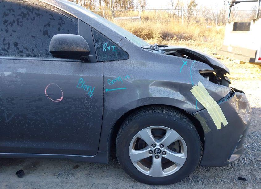 Photo 17 of 2018 Toyota Sienna L 7 PASSENGER (VIN 5TDZZ3DC1JS952314)