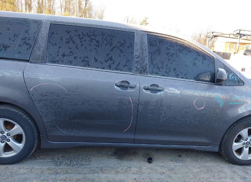 Photo 19 of 2018 Toyota Sienna L 7 PASSENGER (VIN 5TDZZ3DC1JS952314)