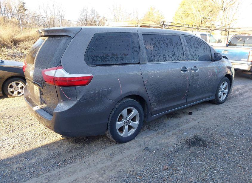 Photo 4 of 2018 Toyota Sienna L 7 PASSENGER (VIN 5TDZZ3DC1JS952314)