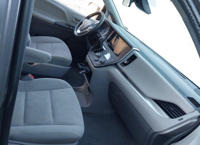 Photo 5 of 2018 Toyota Sienna L 7 PASSENGER (VIN 5TDZZ3DC1JS952314)