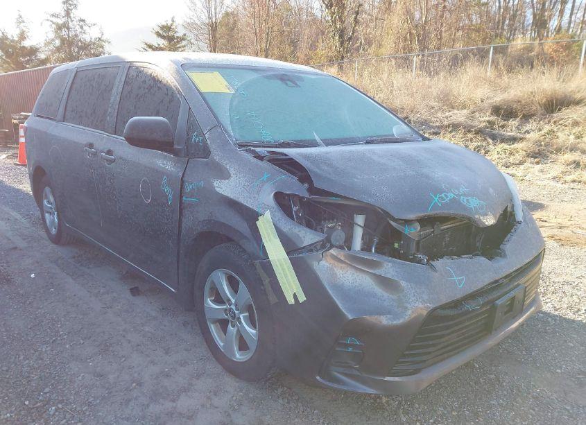 Photo 6 of 2018 Toyota Sienna L 7 PASSENGER (VIN 5TDZZ3DC1JS952314)