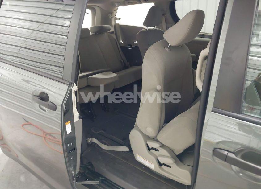 Photo 8 of 2020 Toyota Sienna L (VIN 5TDZZ3DC1LS046716)