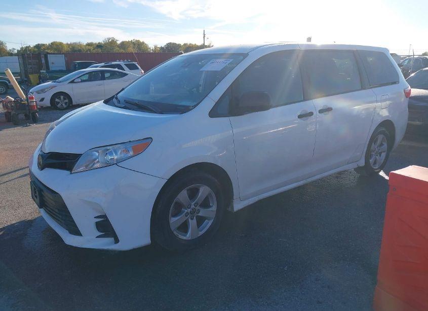 Photo 2 of 2020 Toyota Sienna L (VIN 5TDZZ3DC1LS056971)