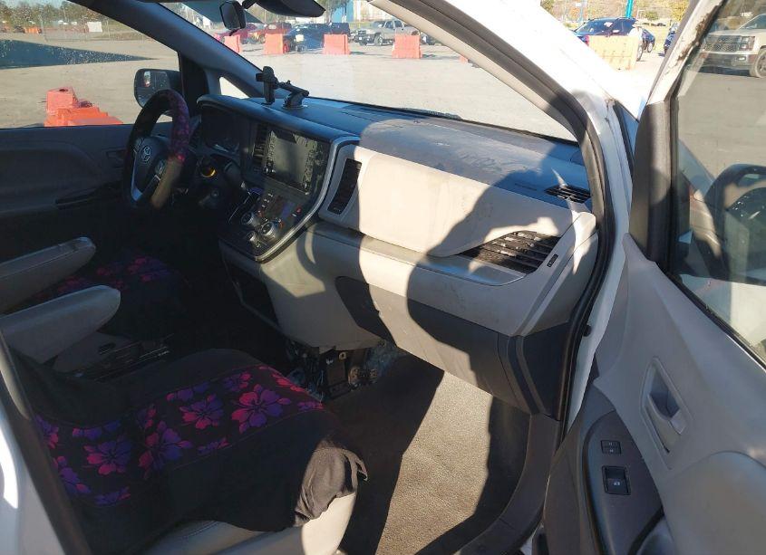 Photo 5 of 2020 Toyota Sienna L (VIN 5TDZZ3DC1LS056971)