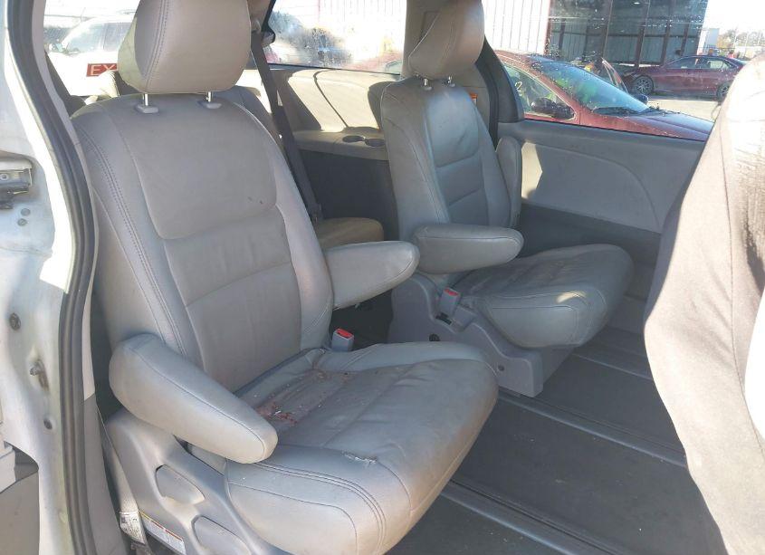 Photo 8 of 2020 Toyota Sienna L (VIN 5TDZZ3DC1LS056971)