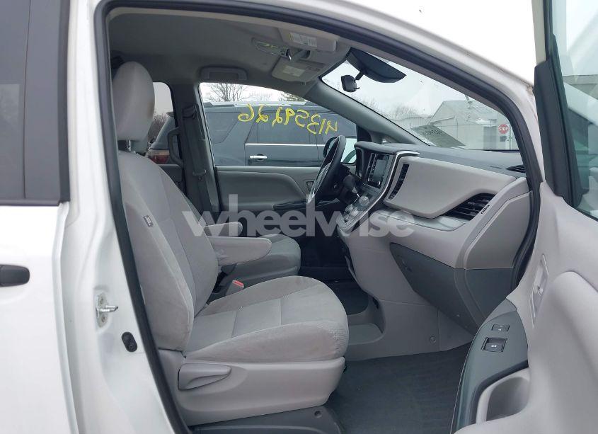 Photo 5 of 2020 Toyota Sienna L (VIN 5TDZZ3DC1LS082549)