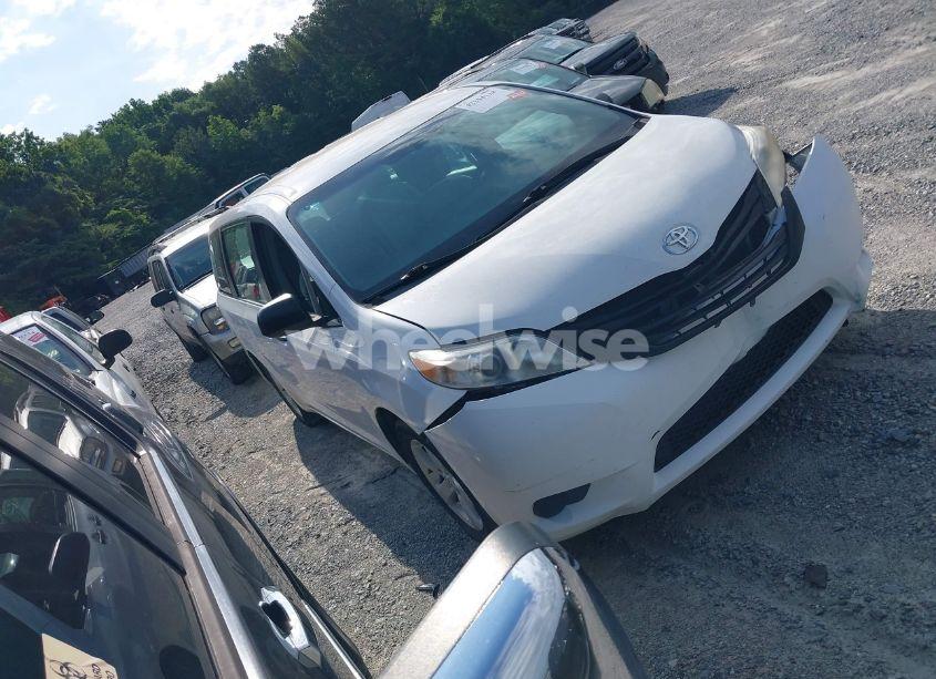 2017 Toyota Sienna L 7 PASSENGER (VIN 5TDZZ3DC2HS791742) main photo