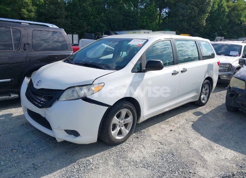 Photo 2 of 2017 Toyota Sienna L 7 PASSENGER (VIN 5TDZZ3DC2HS791742)