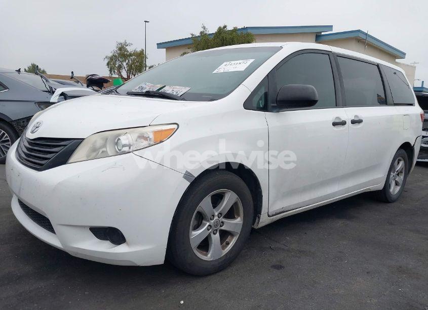 Photo 2 of 2017 Toyota Sienna L 7 PASSENGER (VIN 5TDZZ3DC2HS800102)