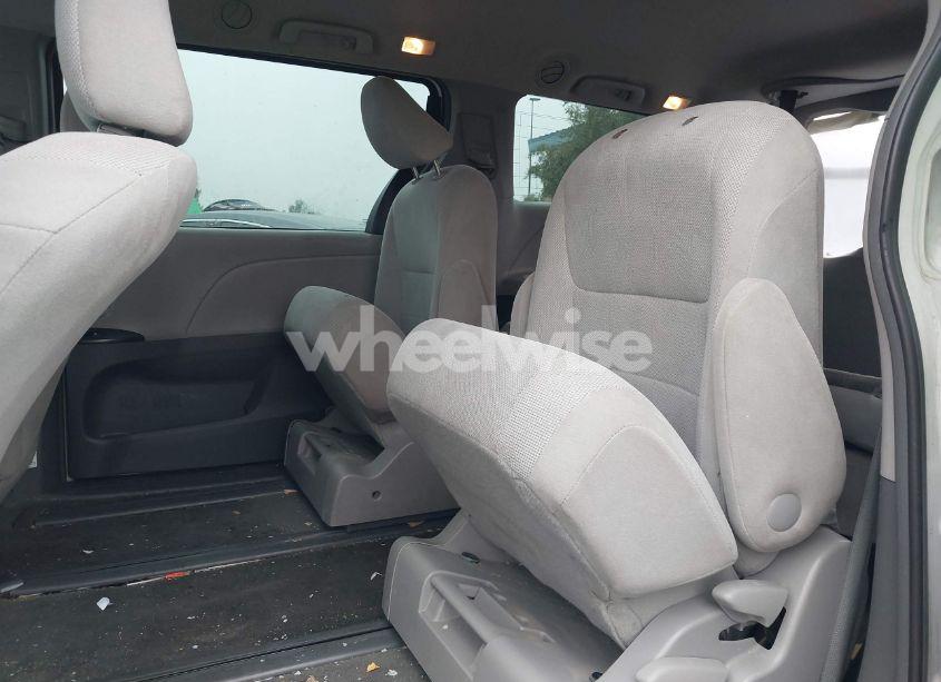 Photo 8 of 2017 Toyota Sienna L 7 PASSENGER (VIN 5TDZZ3DC2HS800102)