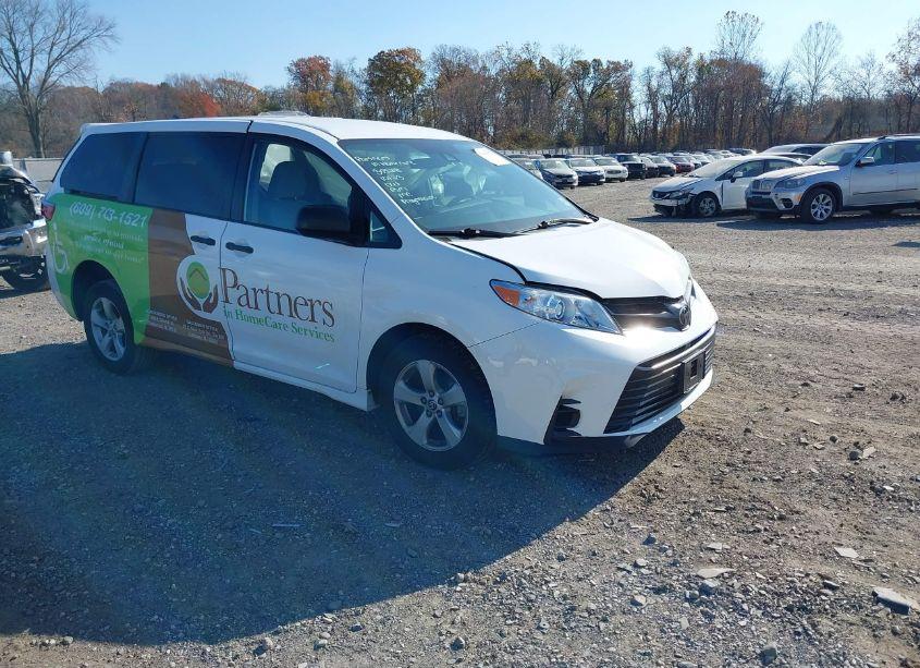 2020 Toyota Sienna L (VIN 5TDZZ3DC2LS066487) main photo