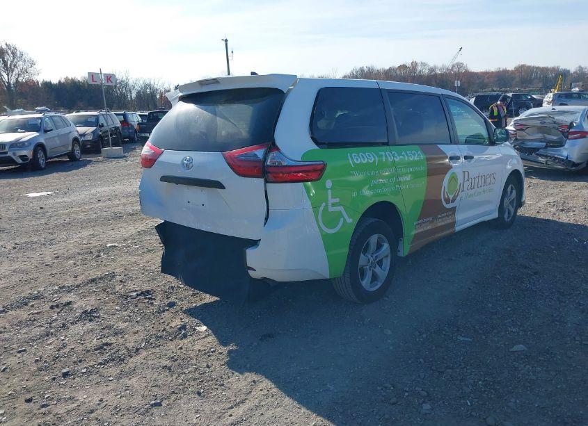 Photo 4 of 2020 Toyota Sienna L (VIN 5TDZZ3DC2LS066487)