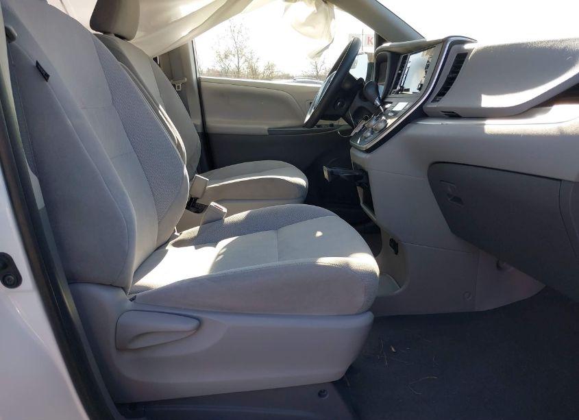 Photo 5 of 2020 Toyota Sienna L (VIN 5TDZZ3DC2LS066487)