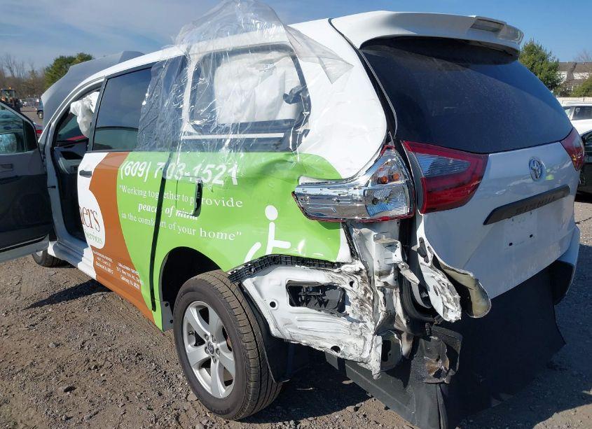 Photo 6 of 2020 Toyota Sienna L (VIN 5TDZZ3DC2LS066487)