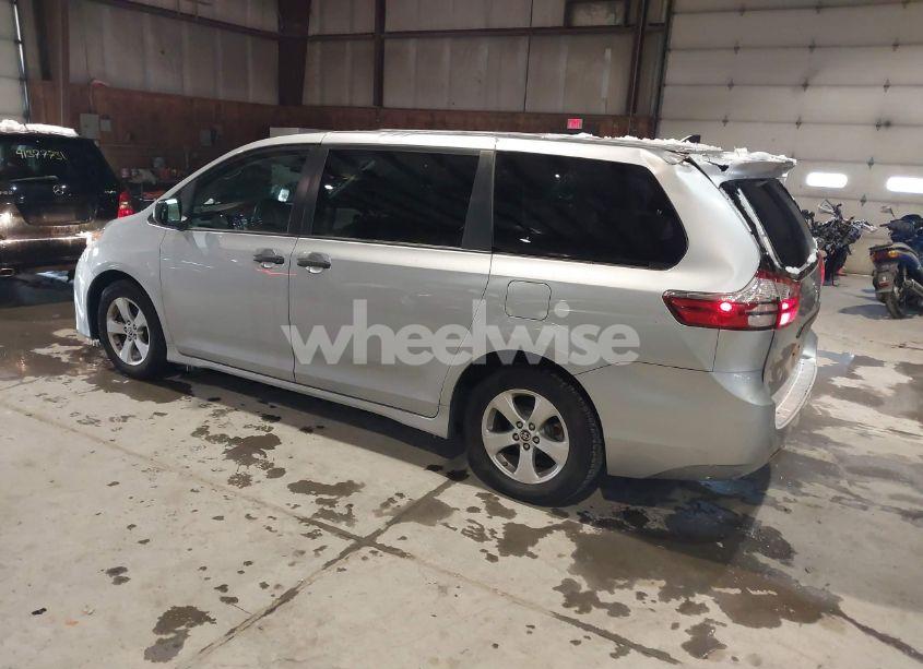 Photo 3 of 2020 Toyota Sienna L (VIN 5TDZZ3DC2LS082625)