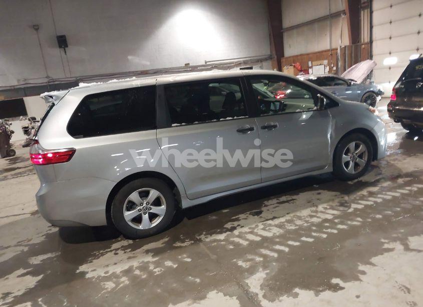 Photo 4 of 2020 Toyota Sienna L (VIN 5TDZZ3DC2LS082625)