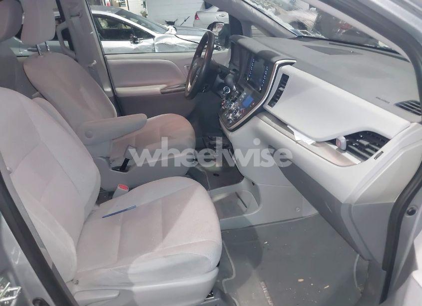 Photo 5 of 2020 Toyota Sienna L (VIN 5TDZZ3DC2LS082625)