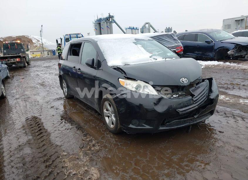 2017 Toyota Sienna L 7 PASSENGER (VIN 5TDZZ3DC3HS797386) main photo