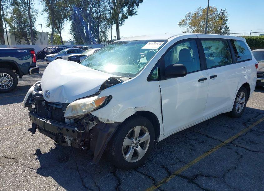 Photo 2 of 2017 Toyota Sienna L 7 PASSENGER (VIN 5TDZZ3DC3HS870546)