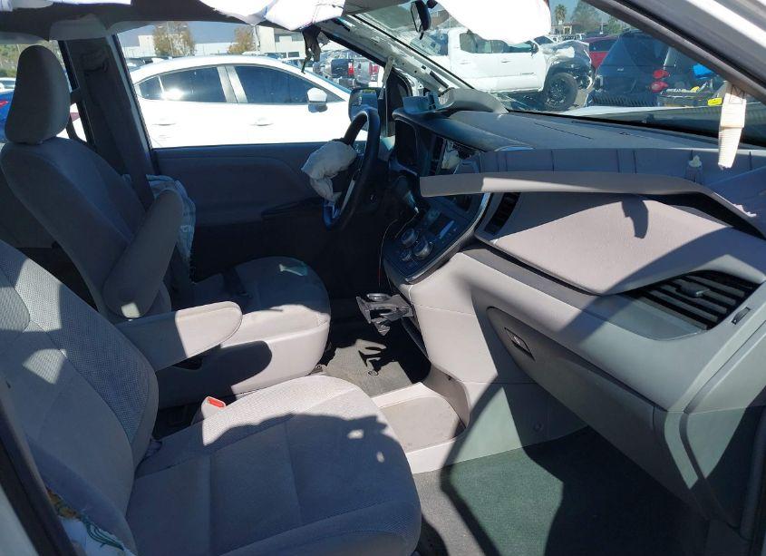 Photo 5 of 2017 Toyota Sienna L 7 PASSENGER (VIN 5TDZZ3DC3HS870546)