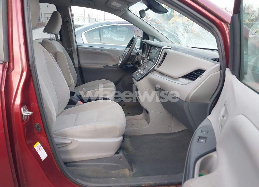 Photo 5 of 2019 Toyota Sienna L 7 PASSENGER (VIN 5TDZZ3DC3KS968533)