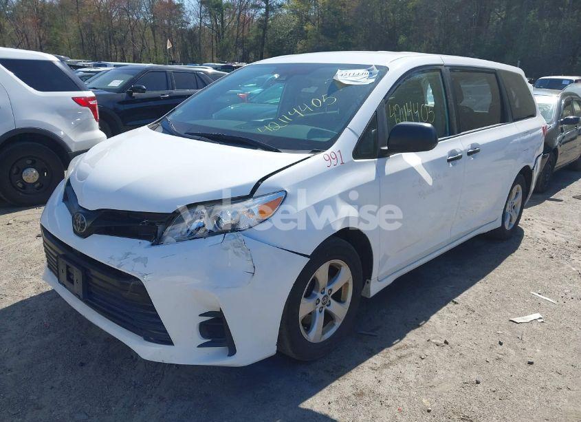 Photo 2 of 2019 Toyota Sienna L 7 PASSENGER (VIN 5TDZZ3DC4KS015569)