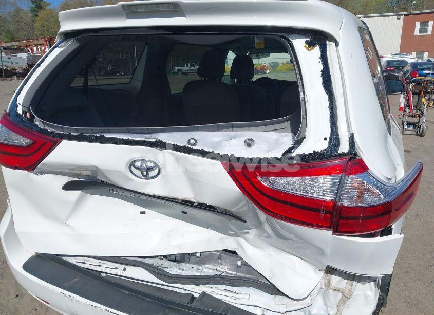 Photo 6 of 2019 Toyota Sienna L 7 PASSENGER (VIN 5TDZZ3DC4KS015569)