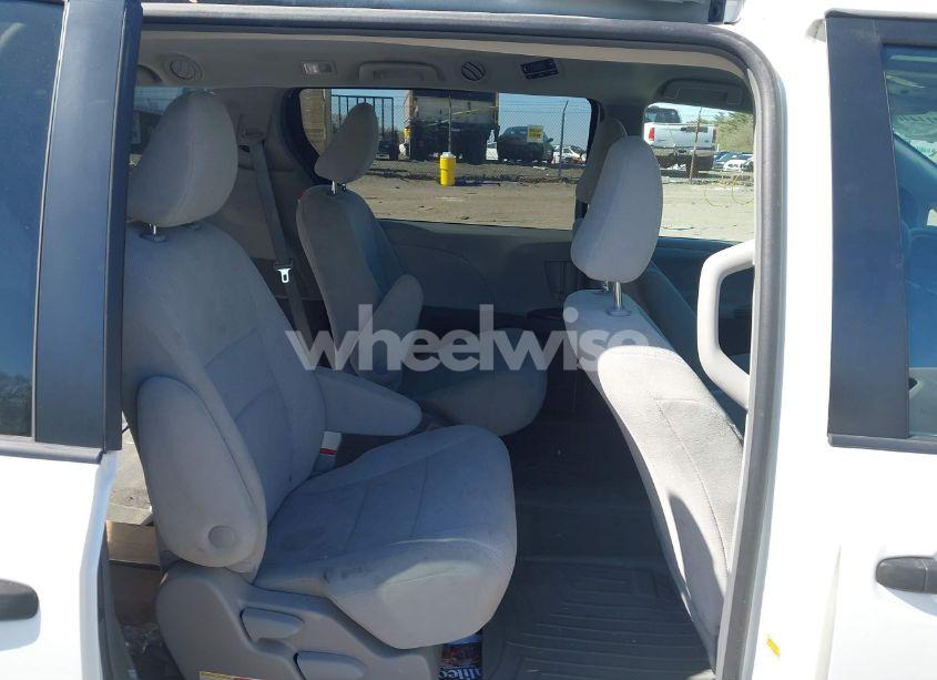 Photo 8 of 2019 Toyota Sienna L 7 PASSENGER (VIN 5TDZZ3DC4KS015569)